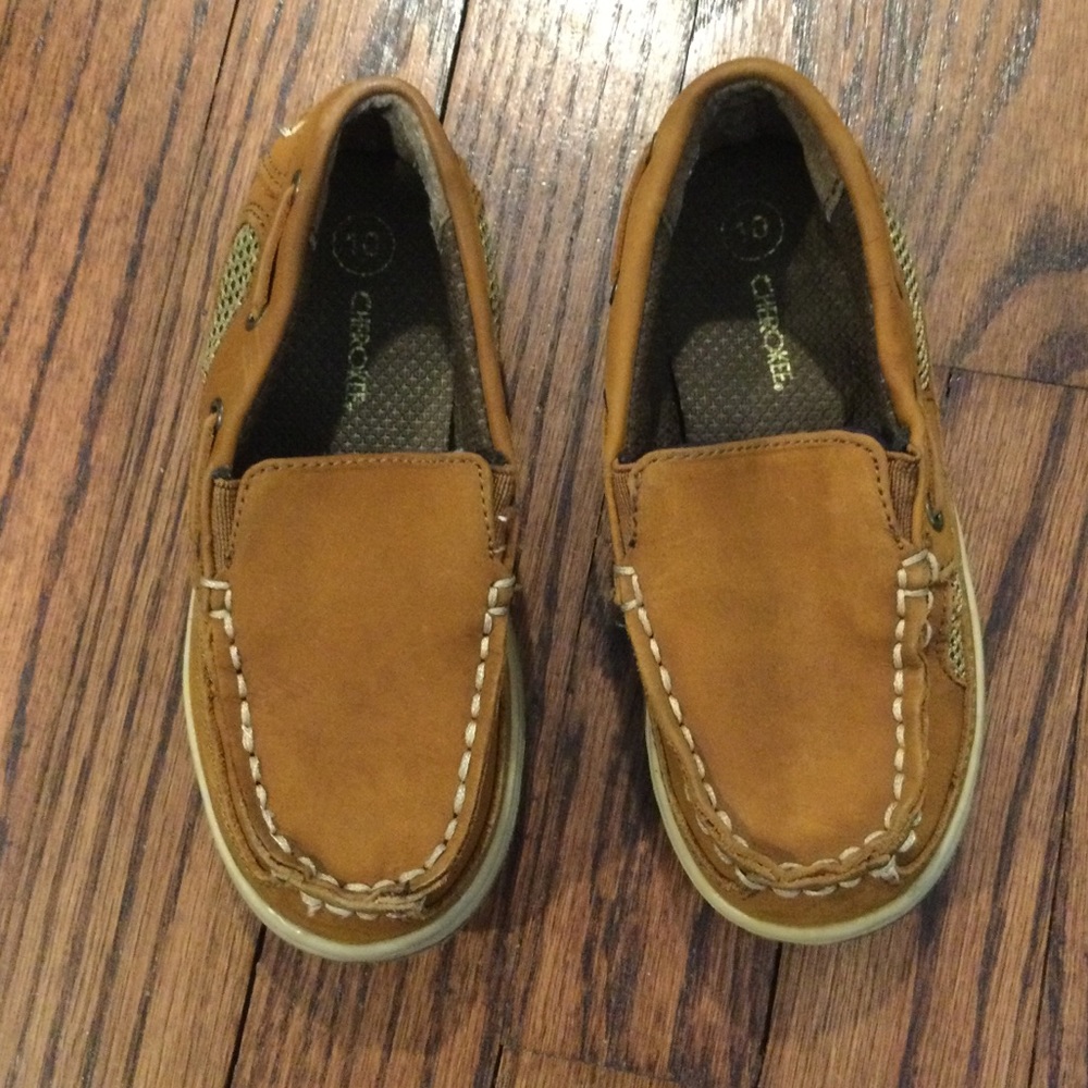 Cherokee Caramel Brown Suede Loafer. Size 10.